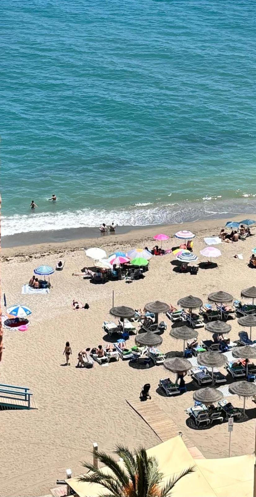 פואנגירולה Apartamento Primera Linea De Playa Paseo Maritimo Perla 5 מראה חיצוני תמונה