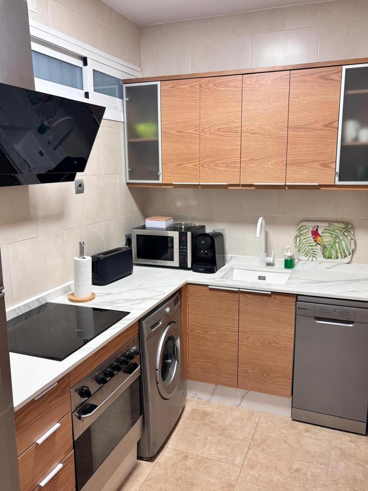 פואנגירולה Apartamento Primera Linea De Playa Paseo Maritimo Perla 5 מראה חיצוני תמונה