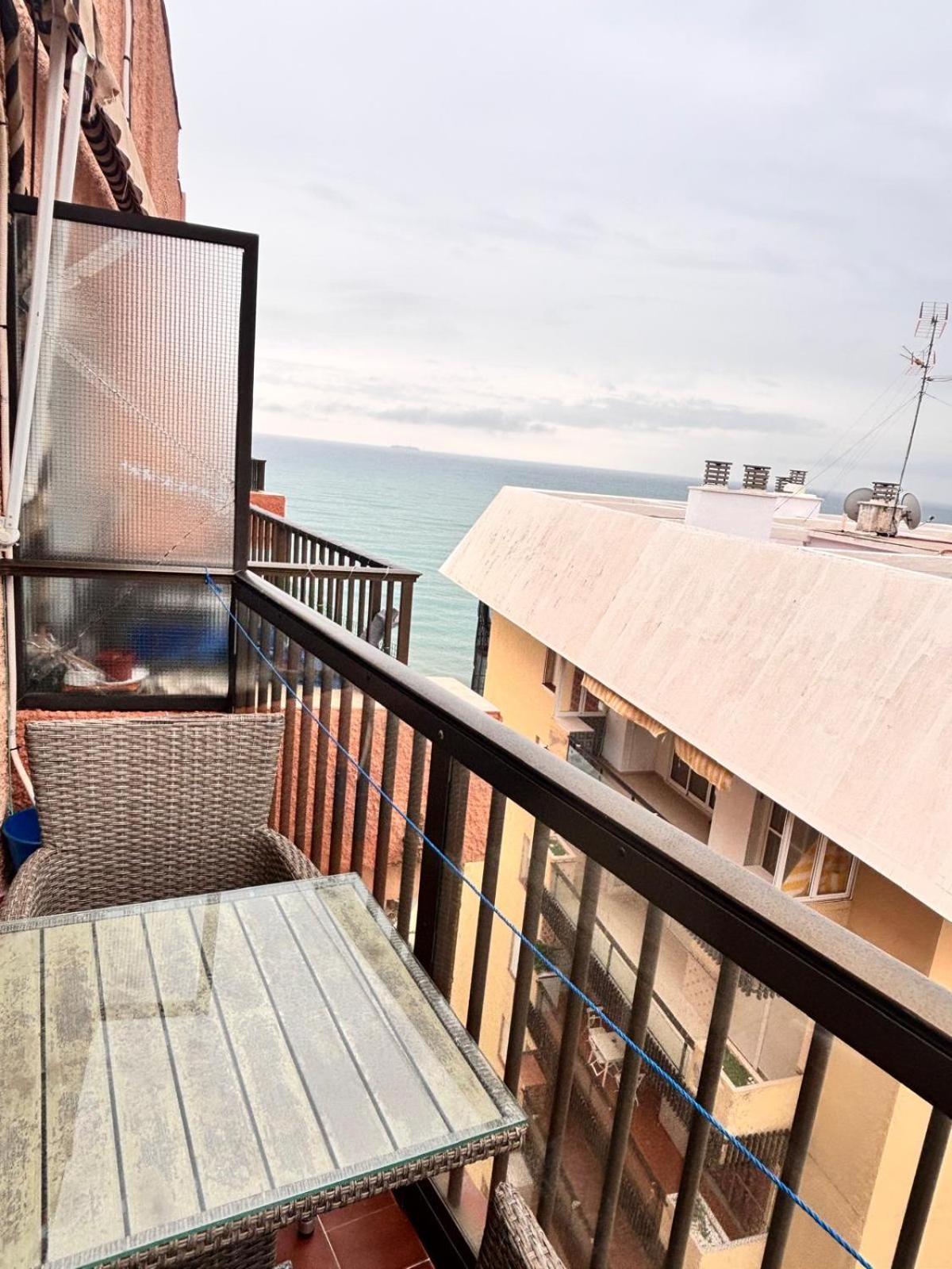 פואנגירולה Apartamento Primera Linea De Playa Paseo Maritimo Perla 5 מראה חיצוני תמונה