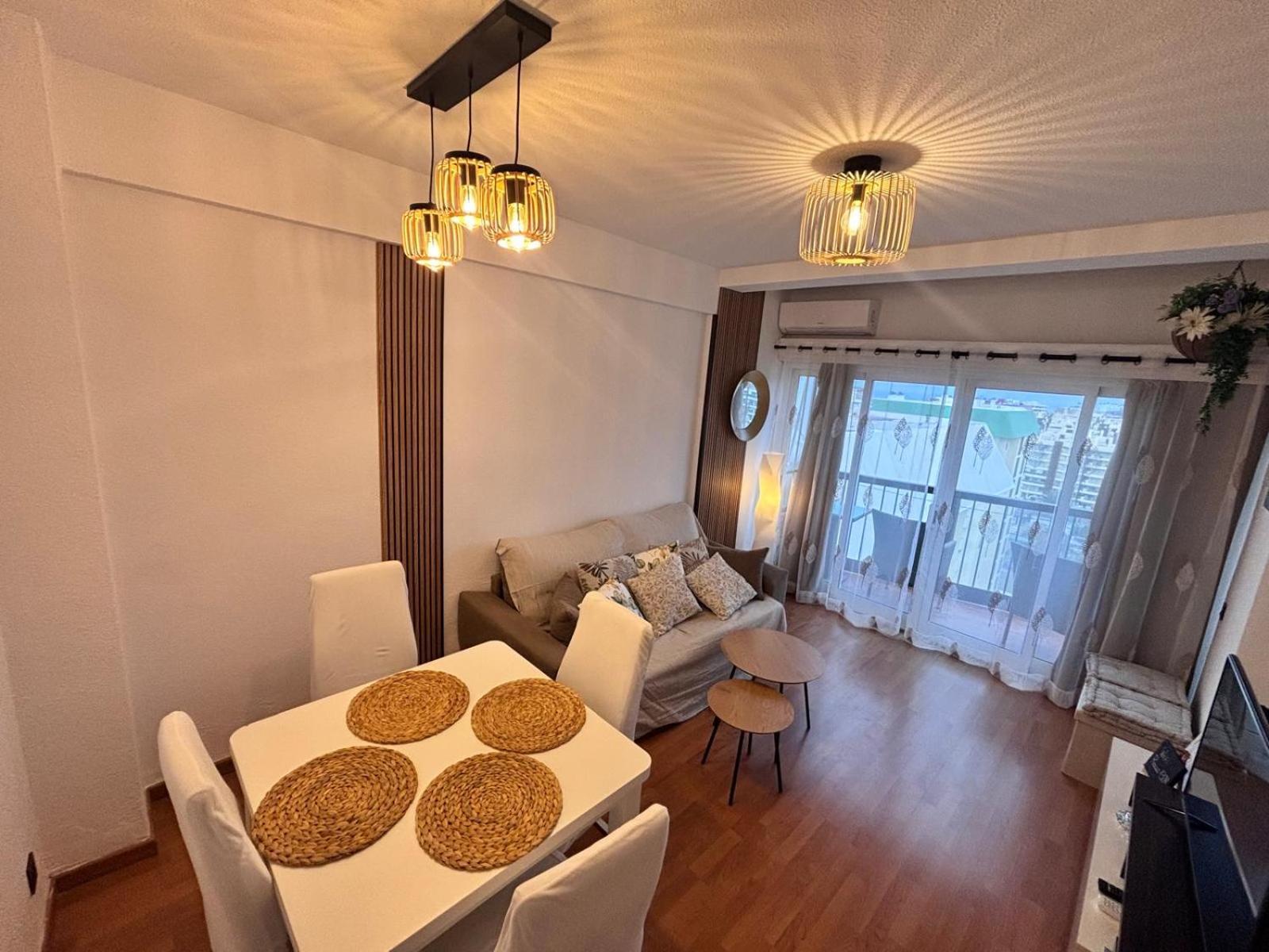 פואנגירולה Apartamento Primera Linea De Playa Paseo Maritimo Perla 5 מראה חיצוני תמונה